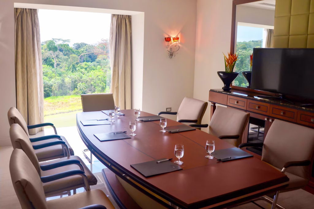 Rooms — Guinea Suite — Meeting Room