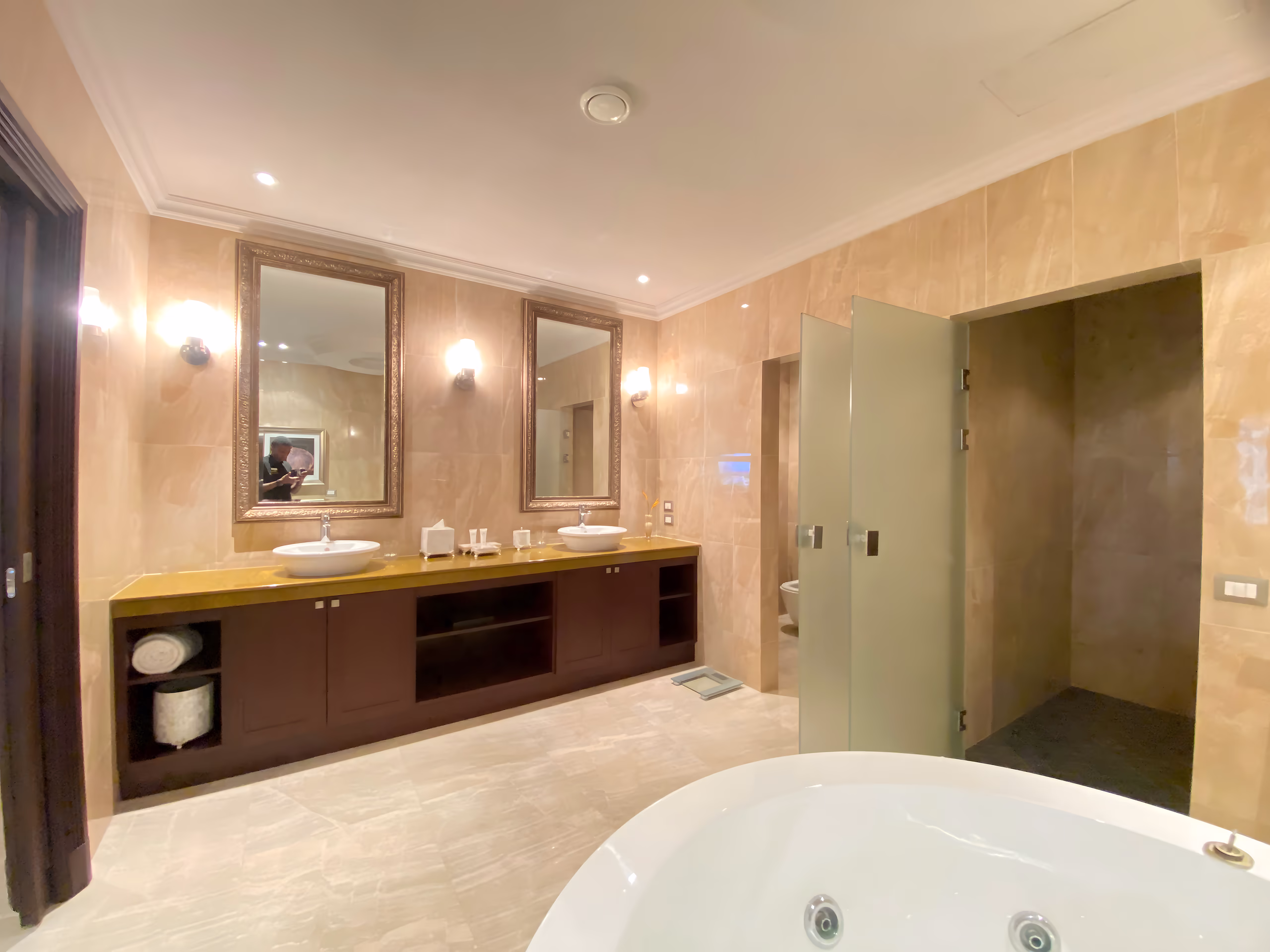 Rooms — Presidential Suite 12