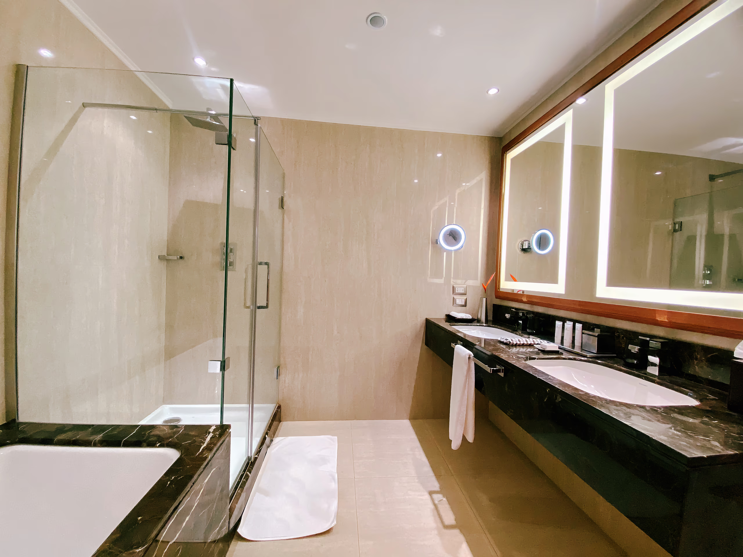 Rooms — Superior King